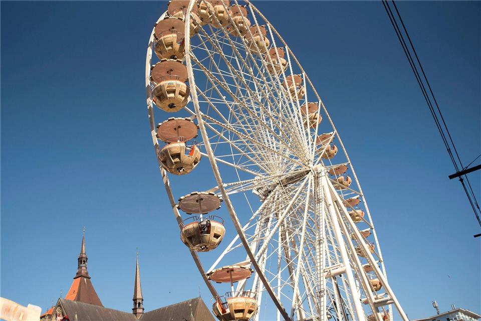 Auf dem Rostocker Ostermarkt bleiben die Preise zunächst stabil, für kommende Jahrmärkte könne man das nicht versprechen, erklärt der Schaustellerverband. (Archivbild)Frank Hormann/dpa