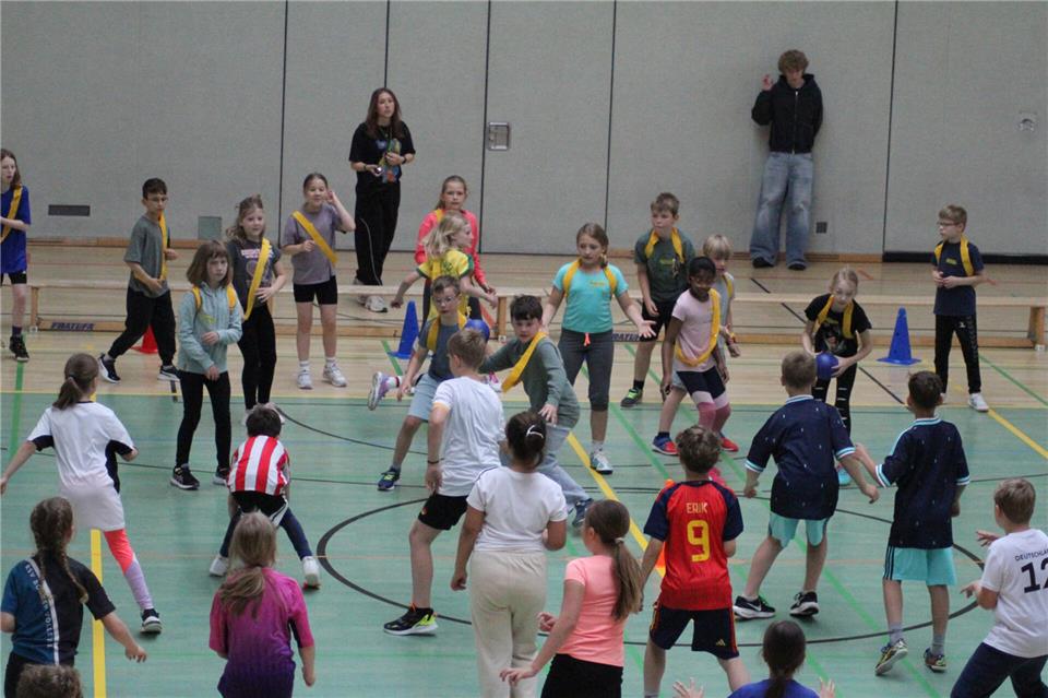 Auf dem Spielfeld in der Mergelsbergsporthalle war beim Sportfest viel los.