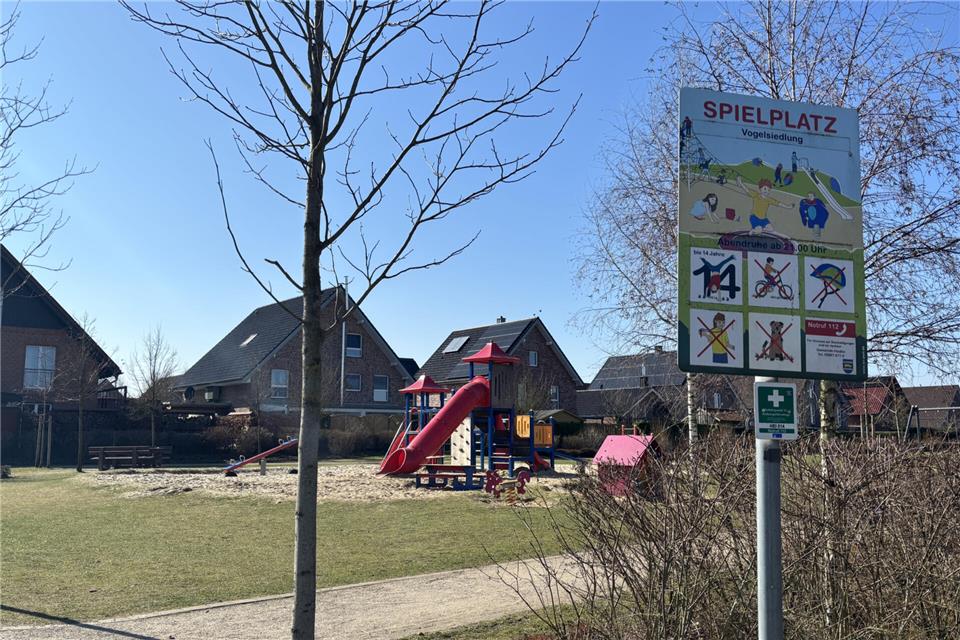 Auf dem Spielplatz in der Vogelsiedlung sollen bald Bäume für Schatten sorgen.