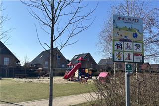 Auf dem Spielplatz in der Vogelsiedlung sollen bald Bäume für Schatten sorgen.