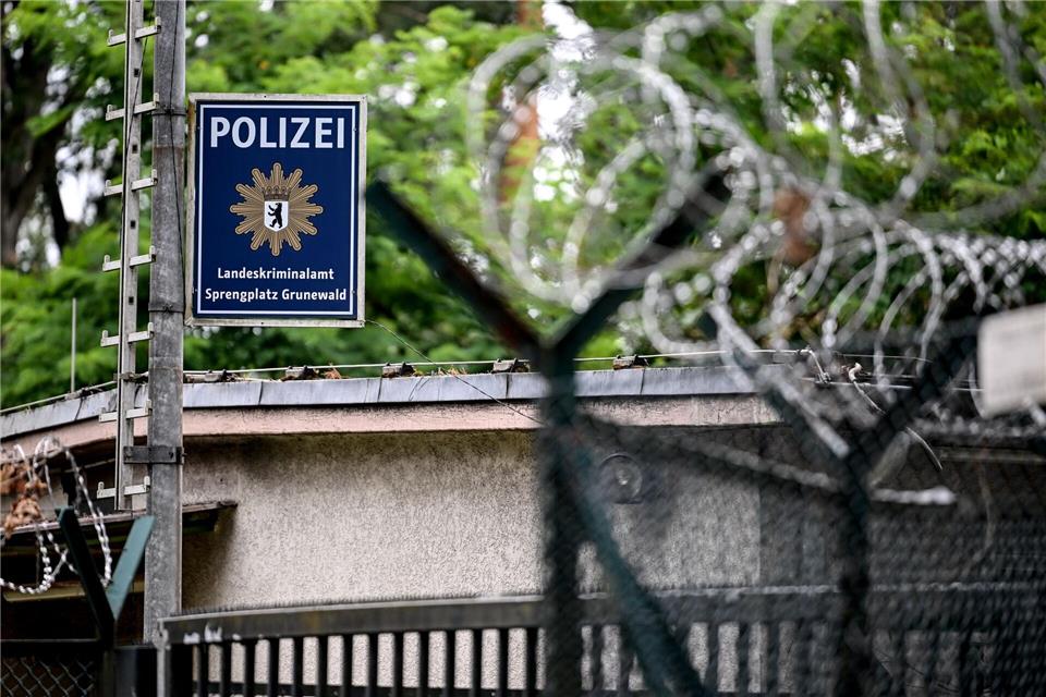 Auf dem Sprengplatz im Berliner Grunewald sind Teile der bei einer Razzia gefundenen Pyrotechnik gesprengt worden (Archivbild).Britta Pedersen/dpa