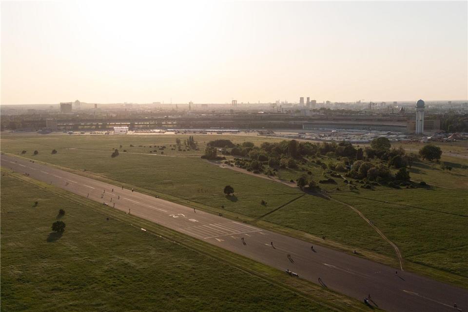Auf dem Tempelhofer Feld könnte die Olympia-Eröffnungsfeier stattfinden, wenn Berlin den Zuschlag bekommt. (Archivbild)Sebastian Gollnow/dpa