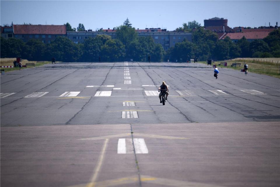 Auf dem Tempelhofer Feld war früher ein Flugplatz. (Archiv)Bernd von Jutrczenka/dpa