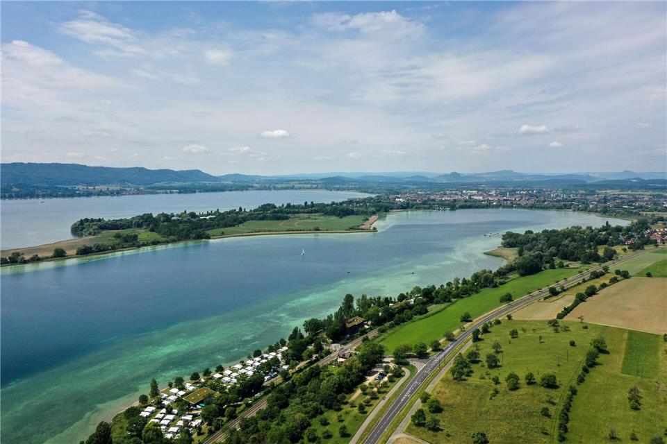 Auf dem Untersee bei Radolfzell kenterte der Katamaran. (Symbolbild)Felix Kästle/dpa