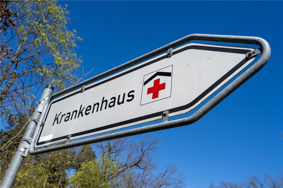 Auf dem Weg Richtung Kreißsaal befunden setzte direkt vor der Klinik die Geburt ein. (Symbolbild)Soeren Stache/dpa