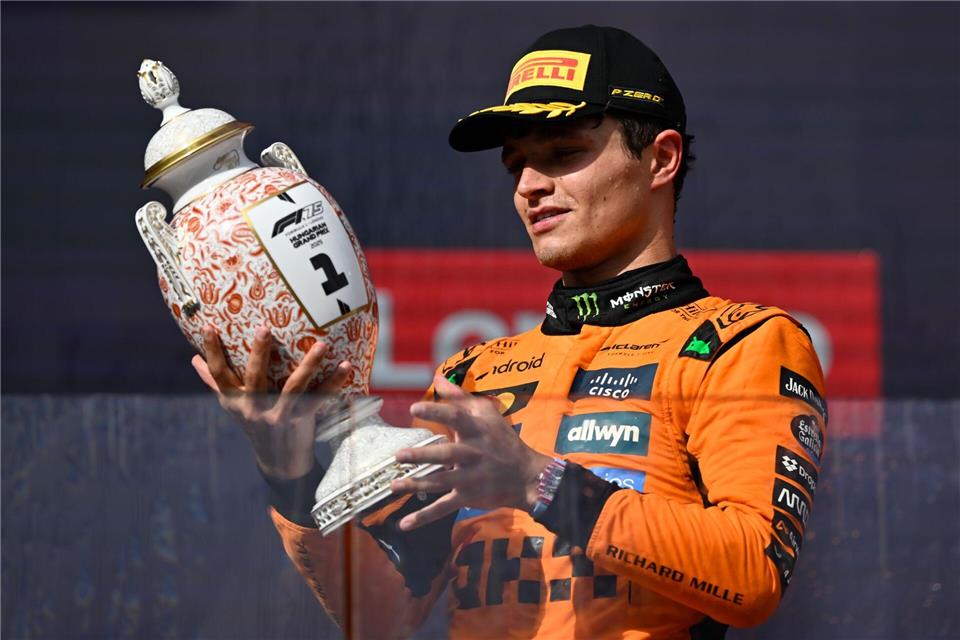 Auf dem Weg zu seinem WM-Titel gewann Lando Norris im vergangenen Jahr auch in Ungarn. (Archivbild)Denes Erdos/AP/dpa