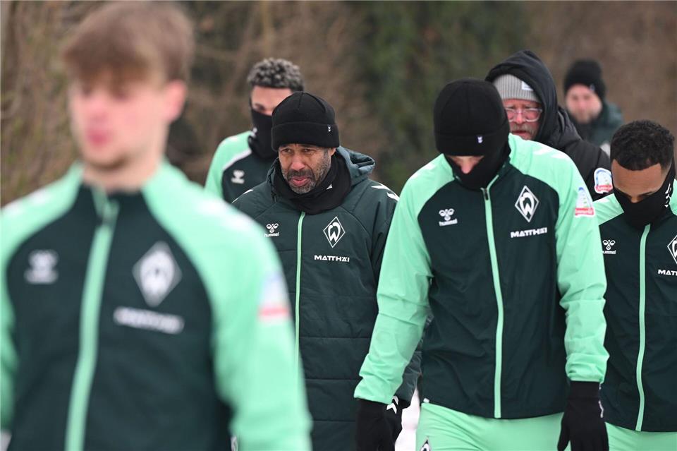 Auf dem Weg zum ersten Werder-Training: Der neue Chefcoach Daniel Thioune.Carmen Jaspersen/dpa