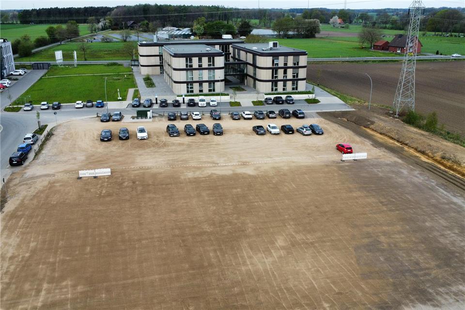 Auf dem erweiterten Parkplatz vor dem IDPM soll das Zelt als zentraler Punkt der Gewerbeschau aufgebaut werden.