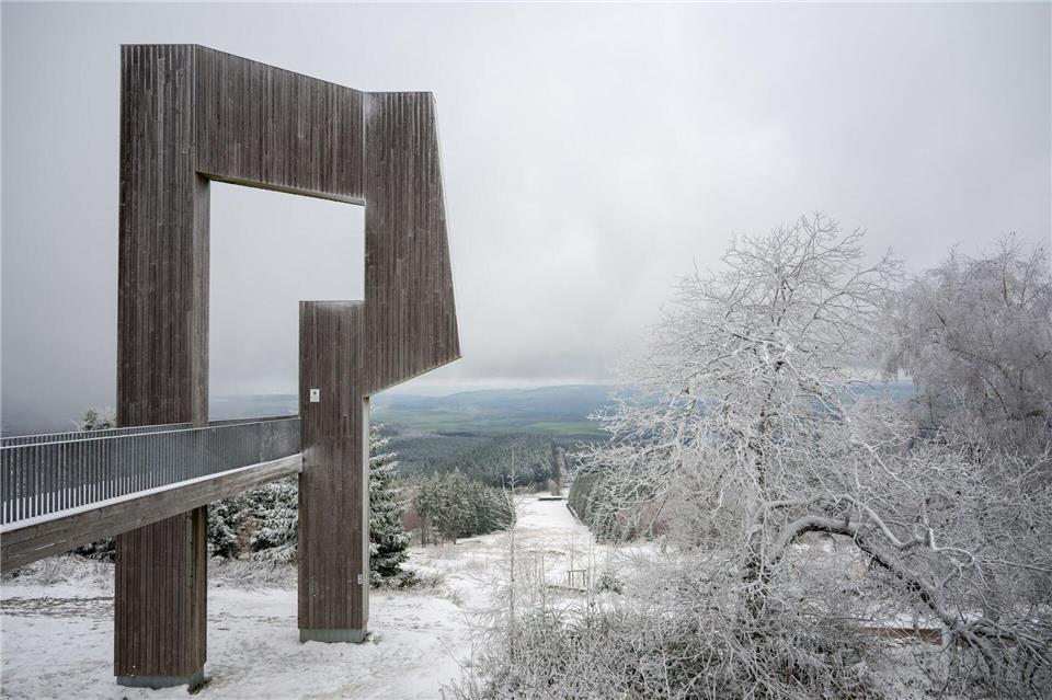 Auf dem höchsten Berg von Rheinland-Pfalz ist es schon ein bisschen weiß.Harald Tittel/dpa