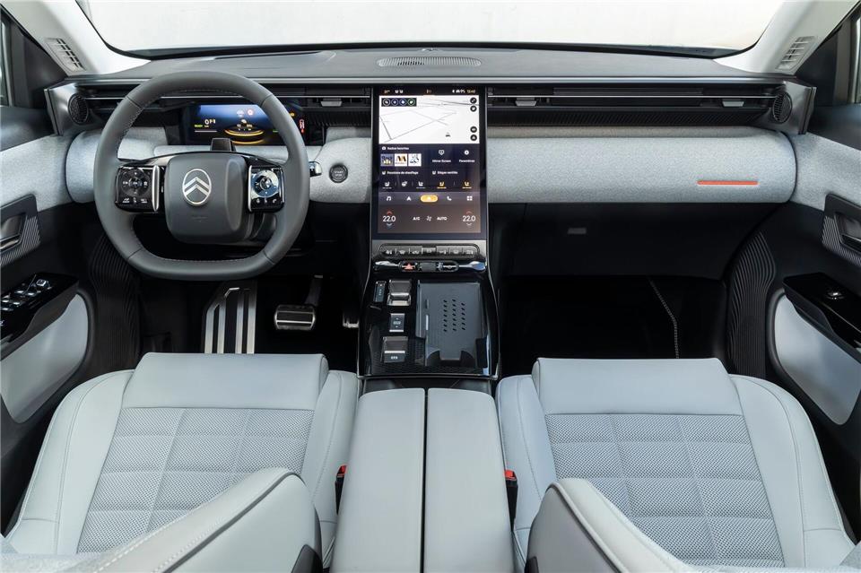 Neuer C5 Aircross: mehr Platz und Komfort zum Familienpreis Auf dem neuesten Stand: Digitales Cockpit und Bildschirme - und ein KI-Assistent.Adrien Cortesi/Citroën/dpa-tmn