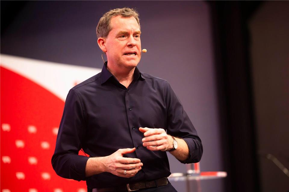 Auf den 53-Jährigen entfielen 93,9 Prozent der Stimmen. Frank Molter/dpa