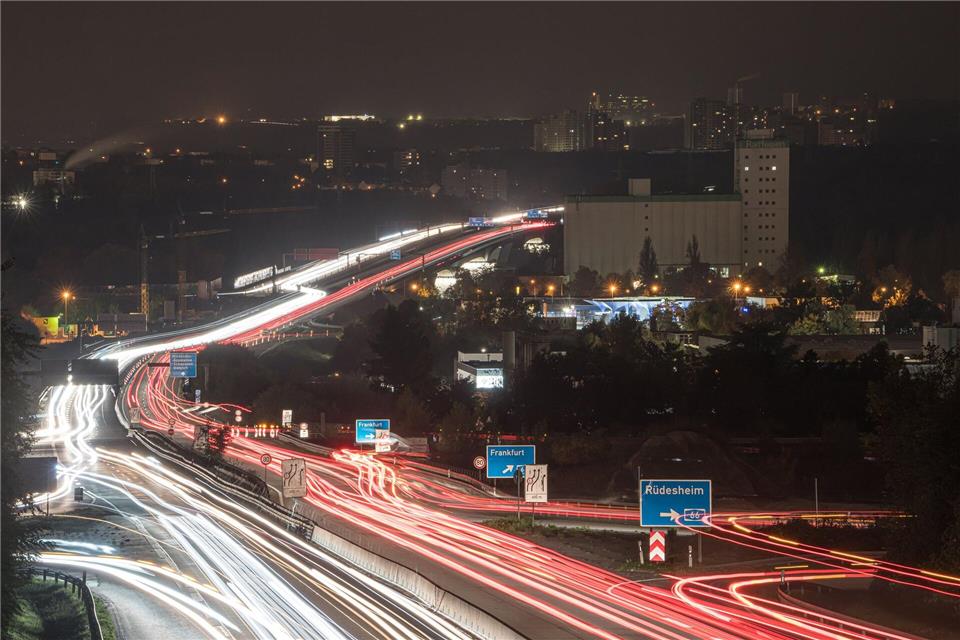 Auf den Autobahnen in Rhein-Main kommt es vermehrt zu Staus. (Archivbild)Andreas Arnold/dpa