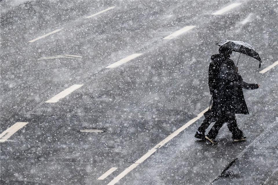 Auf den Autobahnen rund um Wiesbaden herrscht Ausnahmezustand. Boris Roessler/dpa