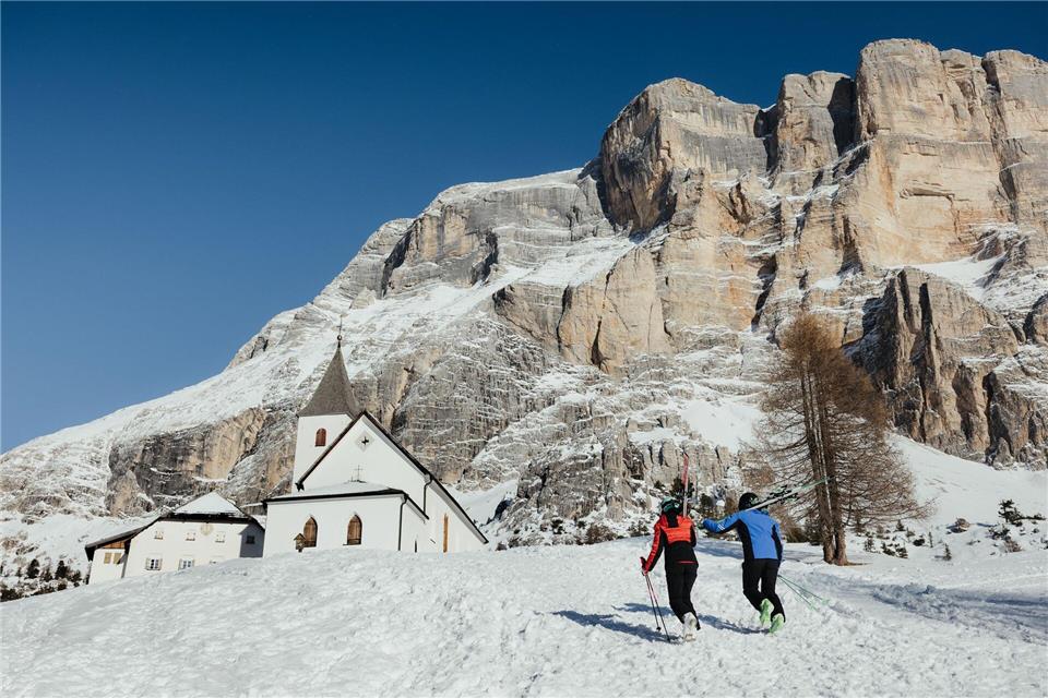 Auf den Hütten im kleinen Skigebiet Heiligkreuz wird bei der „Roda dles Saus“ ladinische Küche serviert.Alex Moling/Alta Badia/dpa-tmn
