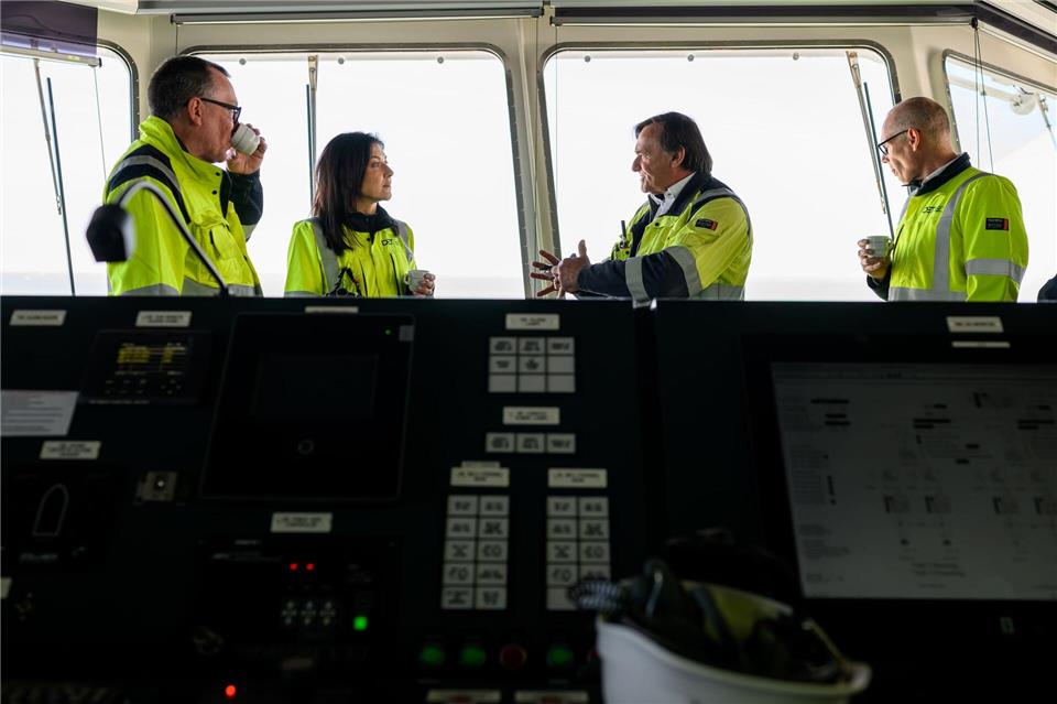 Auf den LNG-Terminalschiffen wird Flüssiggas angelandet und wieder in einen gasförmigen Zustand gebracht. Izabela Mittwollen/dpa