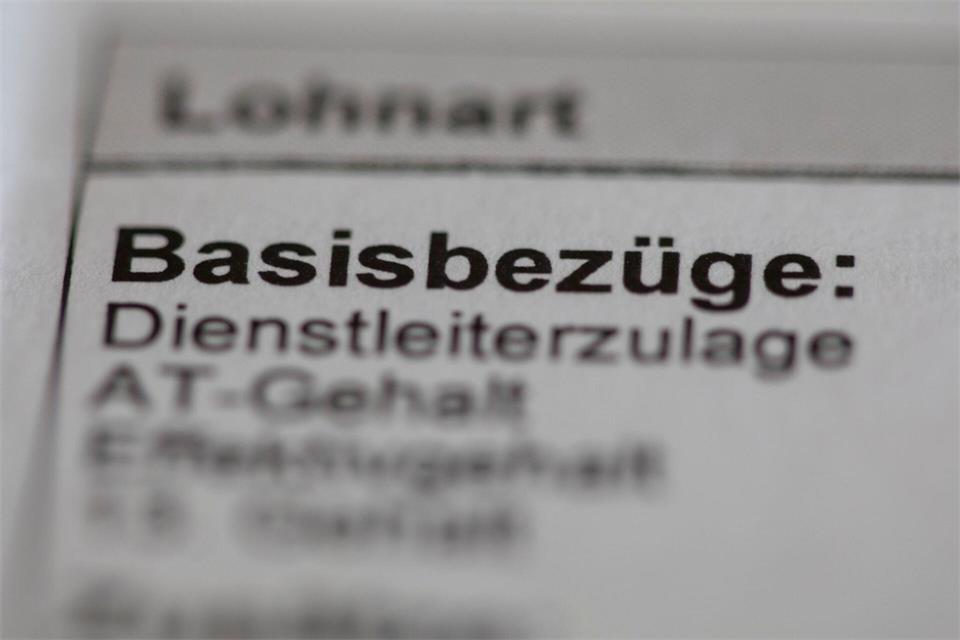 Auf den Lohnzettel der Beschäftigten hat die Pflegereform Auswirkungen. (Archivfoto)Jens Büttner/dpa-Zentralbild/ZB