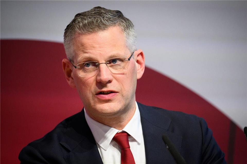 Auf den Privatwagen des CDU-Politikers Christoph de Vries ist ein Buttersäure-Anschlag verübt worden. (Archivbild)Bernd von Jutrczenka/dpa