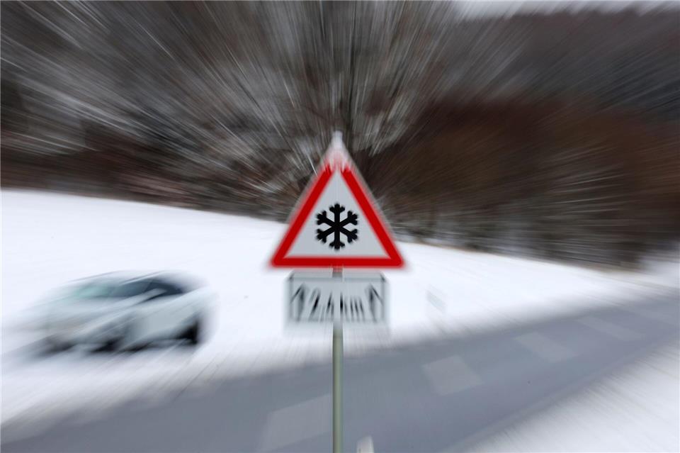 Auf den Straßen im Südwesten wird es glatt. Thomas Warnack/dpa