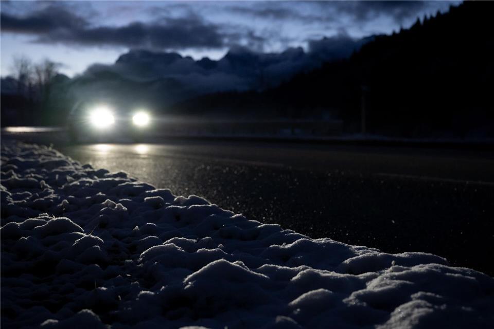 Auf den Straßen ist Vorsicht geboten. (Archivbild)Sven Hoppe/dpa