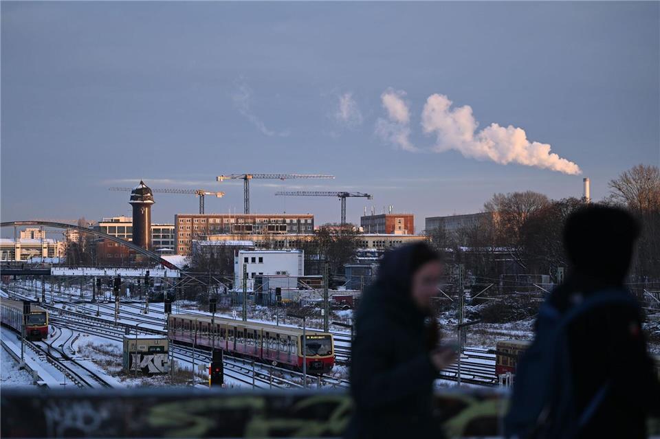 Auf den Strecken der S1 und S7 war der Verkehr nach dem großflächigen Stromausfall in Berlin eingeschränkt. (Symbolbild)Lilli Förter/dpa