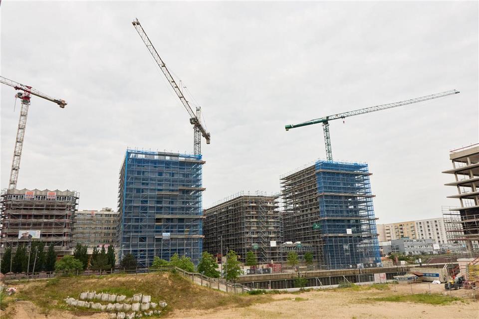 Auf den deutschen Baustellen gilt ab April ein bundesweit einheitliches Tarifgefüge.  Georg Wendt/dpa