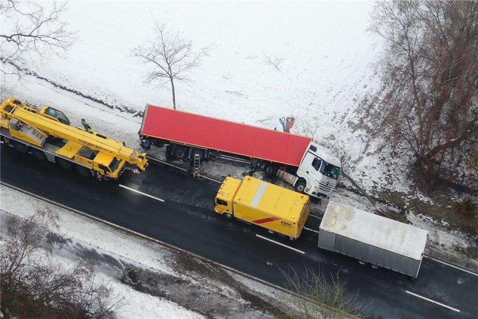 Auf den glatten Straßen kam es zu zahlreichen Unfällen.-/NWM/dpa
