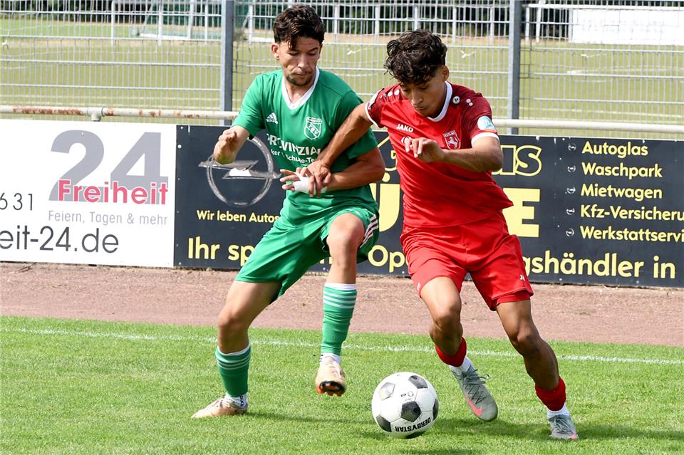Auf den zuletzt so starken Hatime Oulamine (links) muss der TSV Raesfeld in Heessen verzichten.
