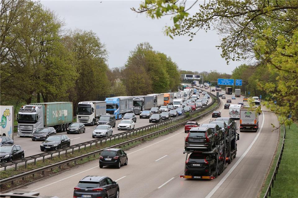 „Erheblicher Rückstau“ auf der A1 bei Bremen wegen Unfall  Auf der A1 bei Bremen staut es sich derzeit wegen eines Unfalls. (Archivbild)Christian Butt/dpa