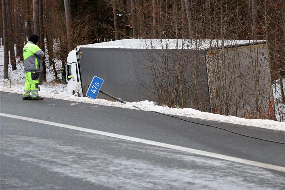 Auf der A19 kam es zu einem Lkw-Unfall.Bernd Wüstneck/dpa