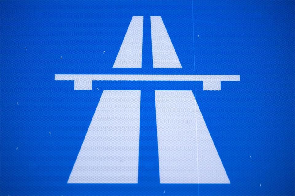 Auf der A72 ist ein weiteres Fahrbahnstück fertig. (Symbolbild)Hendrik Schmidt/dpa