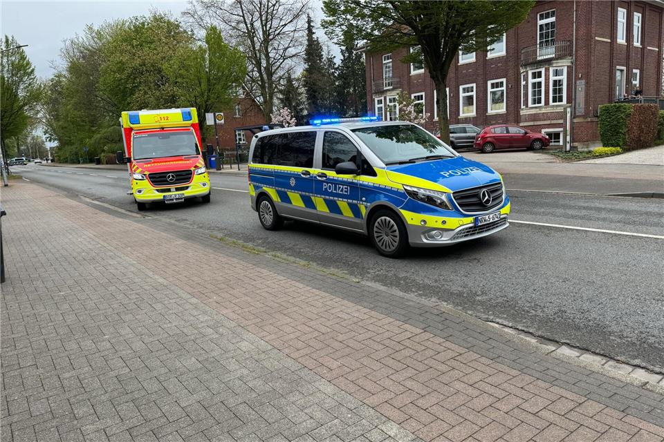 Auf der Ahauser Straße hat es am Mittwochvormittag einen schweren Unfall gegeben. Aktuell ist die Straße gesperrt.
