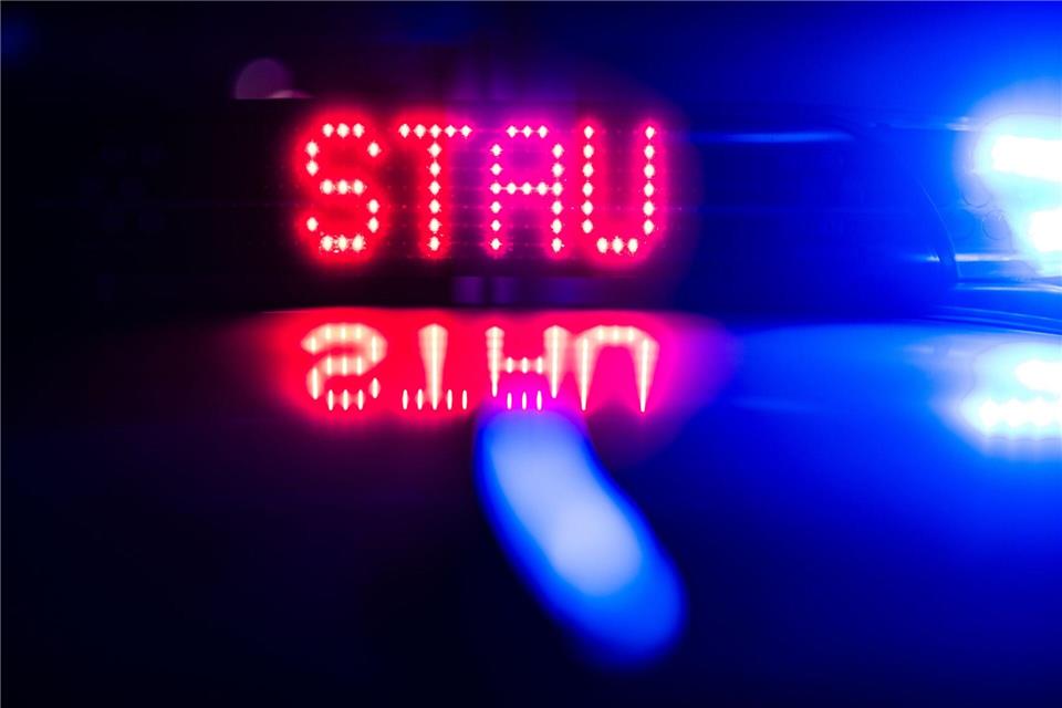 Auf der Autobahn 5 im Kreis Karlsruhe kommt es zu einem langen Stau. (Symbolbild)Robert Michael/dpa