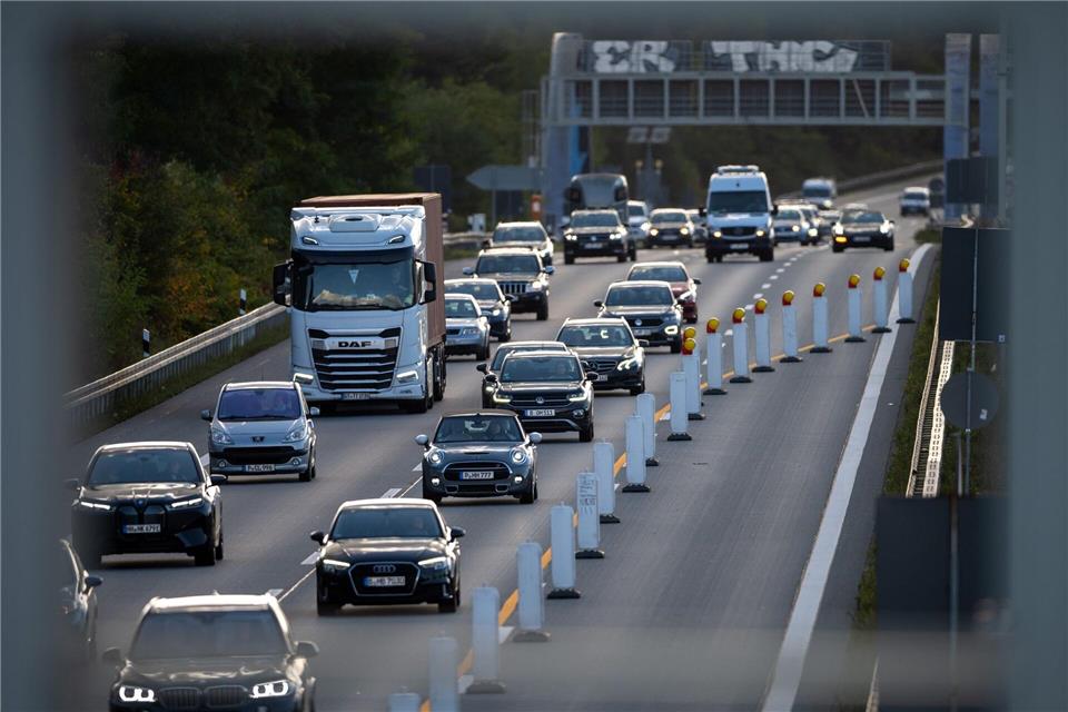 Auf der Avus wird schon seit Oktober gebaut. In der Nacht zu Dienstag ist die Autobahn komplett gesperrt. (Archivbild)Soeren Stache/dpa