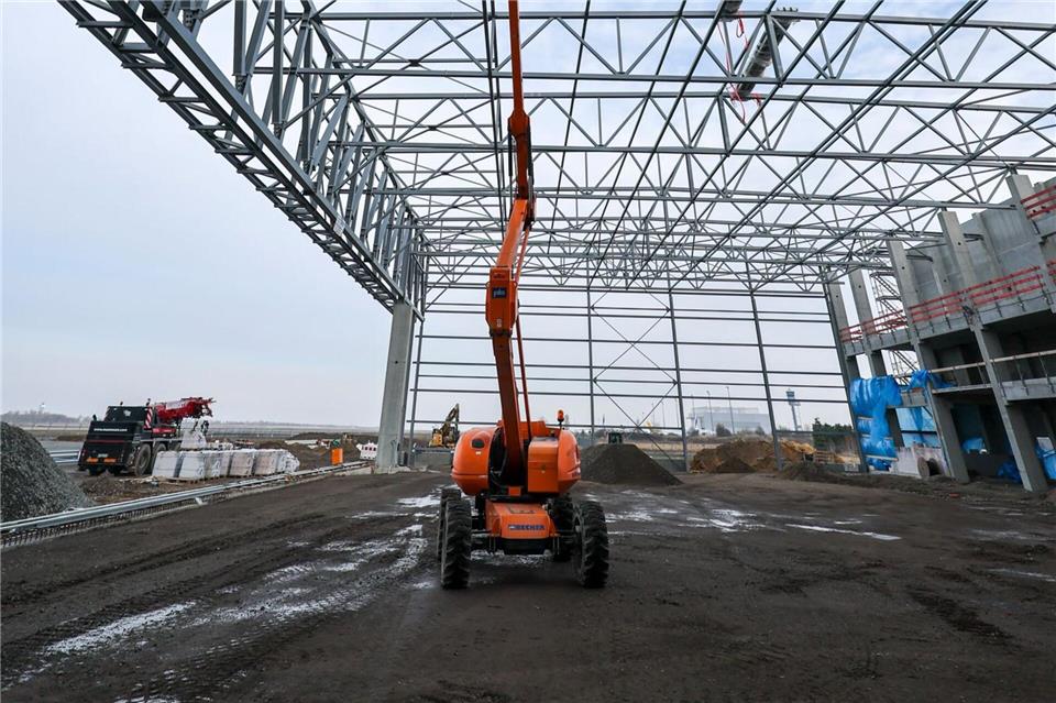 Auf der Baustelle am Flughafen Leipzig/Halle entsteht die Produktionshalle für die Endmontage der D328ecoJan Woitas/dpa