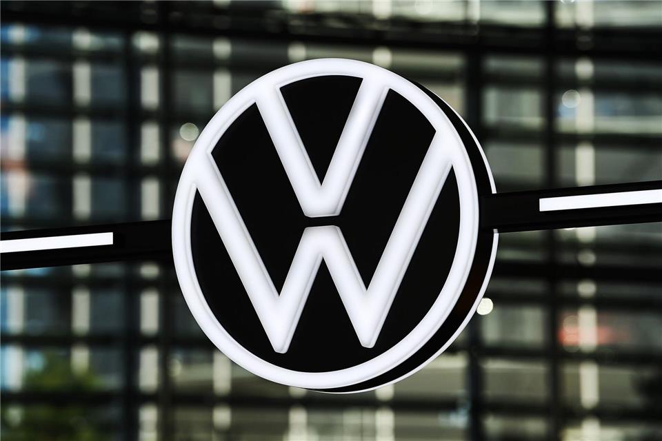 Auf der Betriebsversammlung in Wolfsburg sprach auch Konzernchef Blume zur Belegschaft. (Symbolbild)Swen Pförtner/dpa