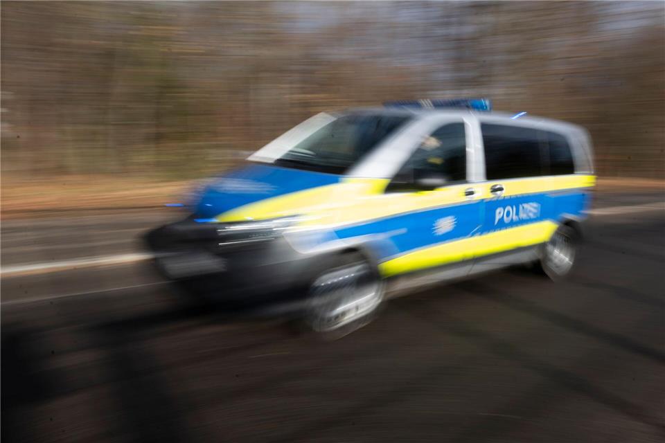 Auf der Flucht vor der Polizei verunglückte der 17-Jährige. (Symbolbild)Marijan Murat/dpa