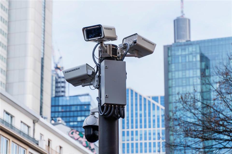 Auf der Frankfurter Zeil kommt eine weitere Anlage zur Videoüberwachung hinzu (Archivbild). Andreas Arnold/dpa