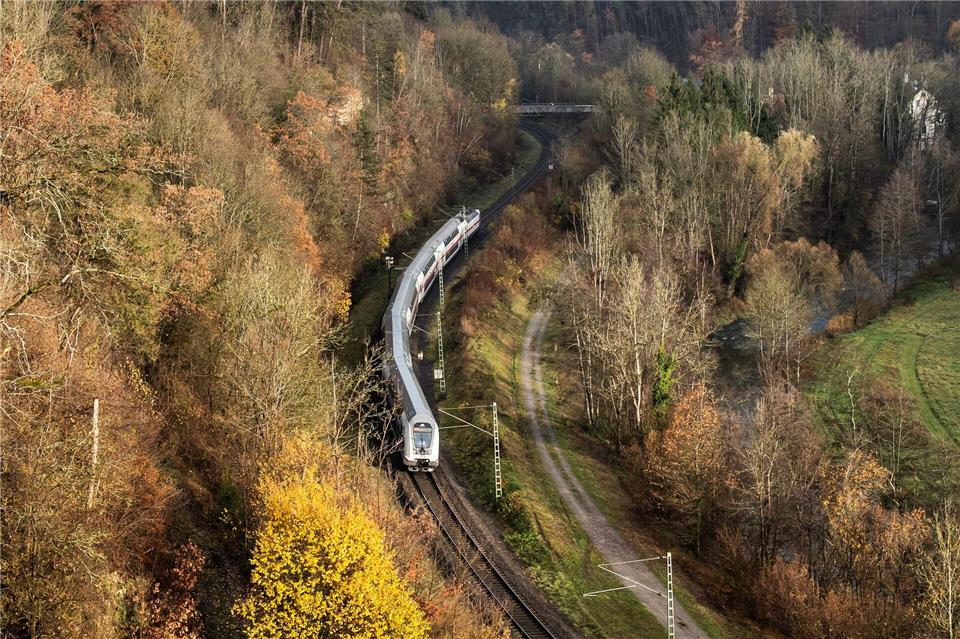 Auf der Gäubahn kommt es bald wieder zu Sperrungen. (Archivbild)Silas Stein/dpa