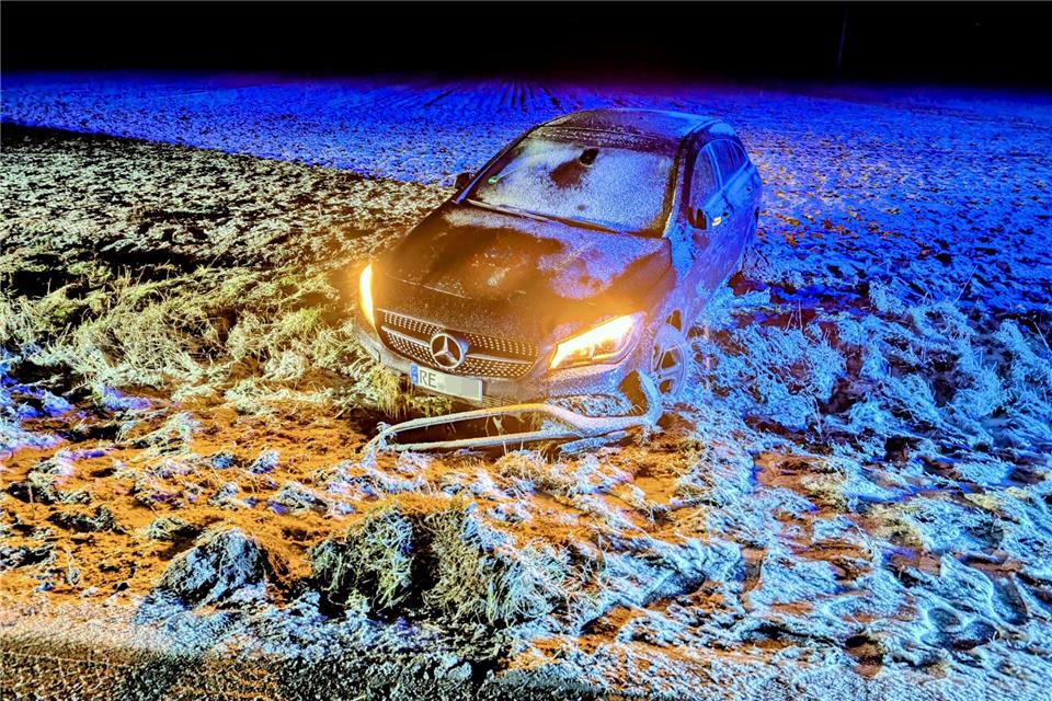 Auf der Halterner Straße in Heiden ist ein Auto in der Nacht zu Samstag (10. Januar) von der Straße abgekommen. Der Fahrer blieb unverletzt.