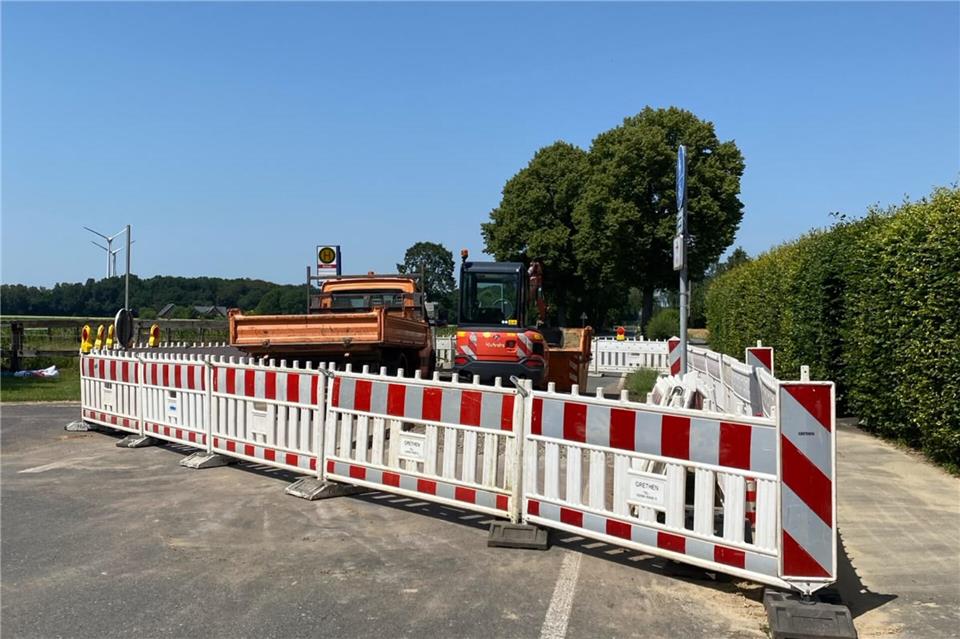 Auf der Holthausener Straße ist am Dienstag ein Rohr geplatzt. Die Straßenreparaturen werden noch circa vier Wochen andauern, teilt die RWW mit.