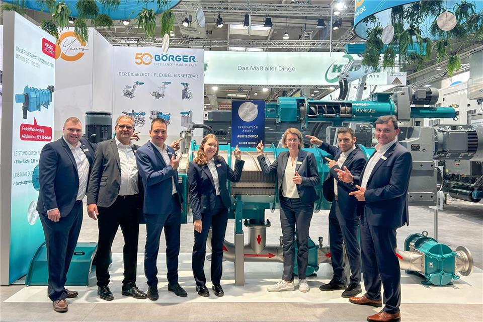 Auf der Messe Agritechnica in Hannover hat Anne Börger-Olthoff (3. v. re.) mit ihrem Team einen neuen Separator vorgestellt.