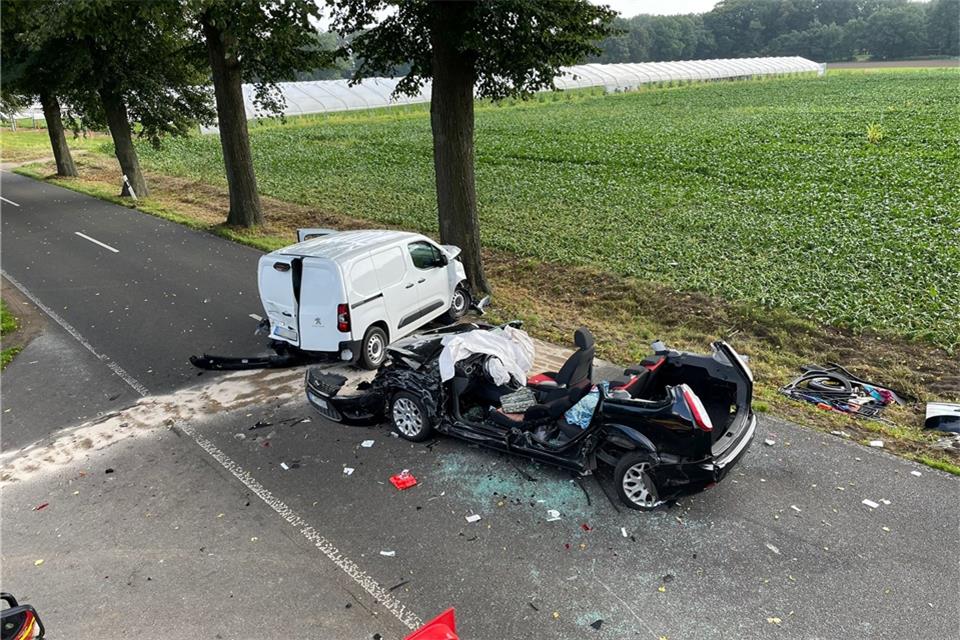 Auf der Rhader Straße hat sich ein schwerer Verkehrsunfall ereignet.