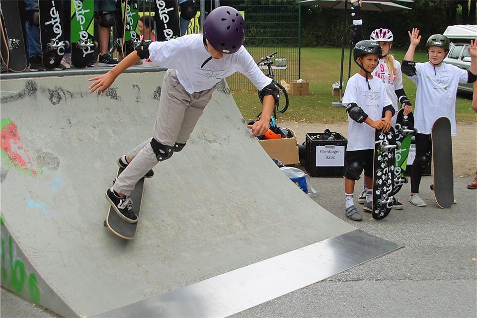 Auf der Skateanlage am Pastors Busch haben die Kinder und Jugendlichen Tipps bekommen.
