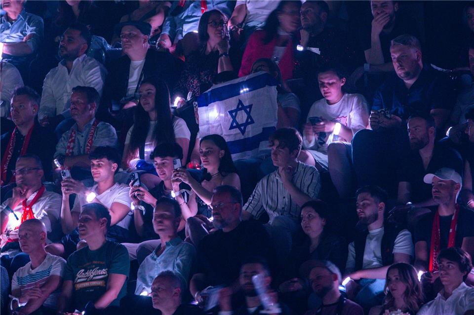 Auf der Straße Proteste, in der Halle Unterstützung für Israel beim ESC in Basel (Archivbild).Jens Büttner/dpa