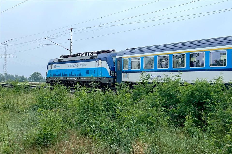 Auf der Strecke Dresden-Prag kam es in den vergangenen Wochen immer wieder zu Einschränkungen wegen Bauarbeiten. (Archivbild)Andreas Richter/dpa