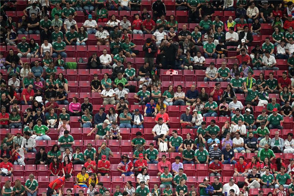 Auf der Tribüne gab es in Zapopan zahlreiche freie Plätze.Moises Castillo/AP/dpa