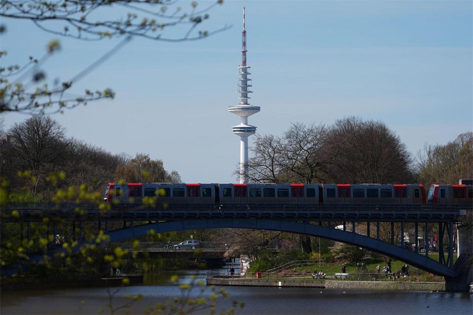 Auf der U-Bahnlinie U3 wird bis zum 27. November zwischen den Stationen Berliner Tor und Barmbek gebaut. (Archivbild)Marcus Brandt/dpa
