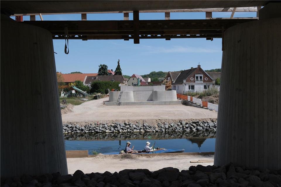 Auf der Unstrut im Süden Sachsen-Anhalts sind viele Paddler unterwegs. Sebastian Willnow/dpa