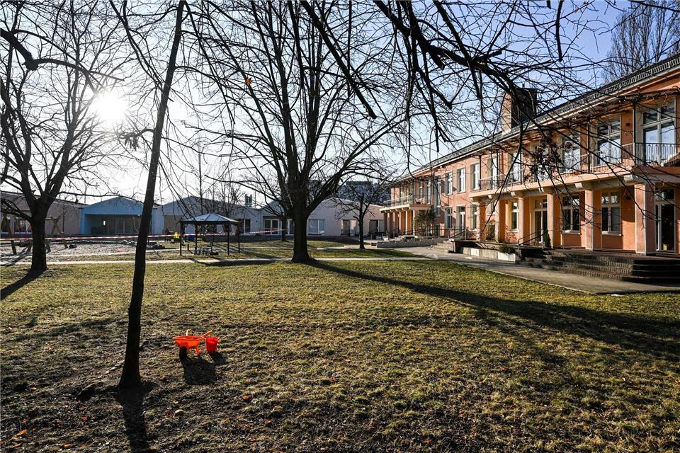 Auf der Website der Kita heißt es: „In Gedanken sind wir bei der Familie und allen Angehörigen“ (Archivbild) Jens Kalaene/dpa