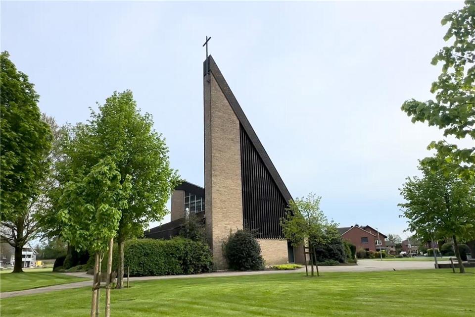 Auf der grünen Wiese an der St.-Stephanus-Kirche soll am Sonntag, 21. September, getafelt werden.